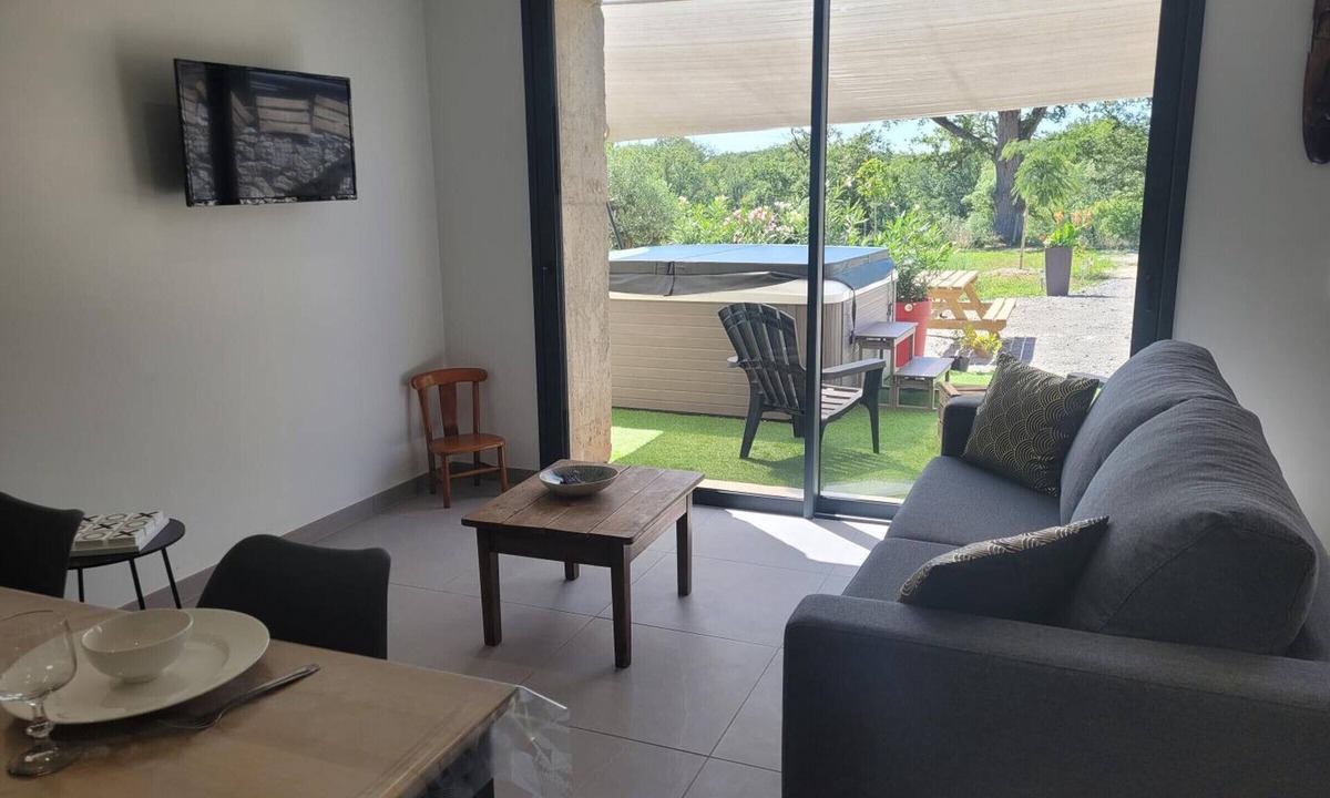 Couzon Cottage | Peaceful cottage with spa and air conditioning in Couzon