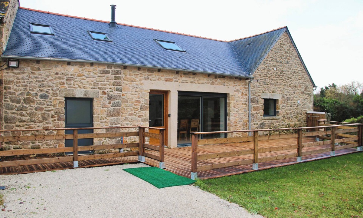 Saint-Nicolas-du-Pelem House | Peaceful Brittany Nature Cottage – Sleeps 1 to 12