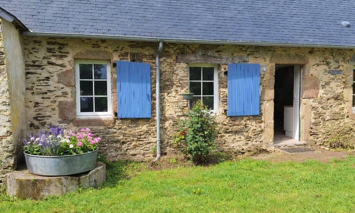 Vimarce Cottage | Peaceful Mayenne Cottage with Private Pool & Walking Trails in the Mayenne