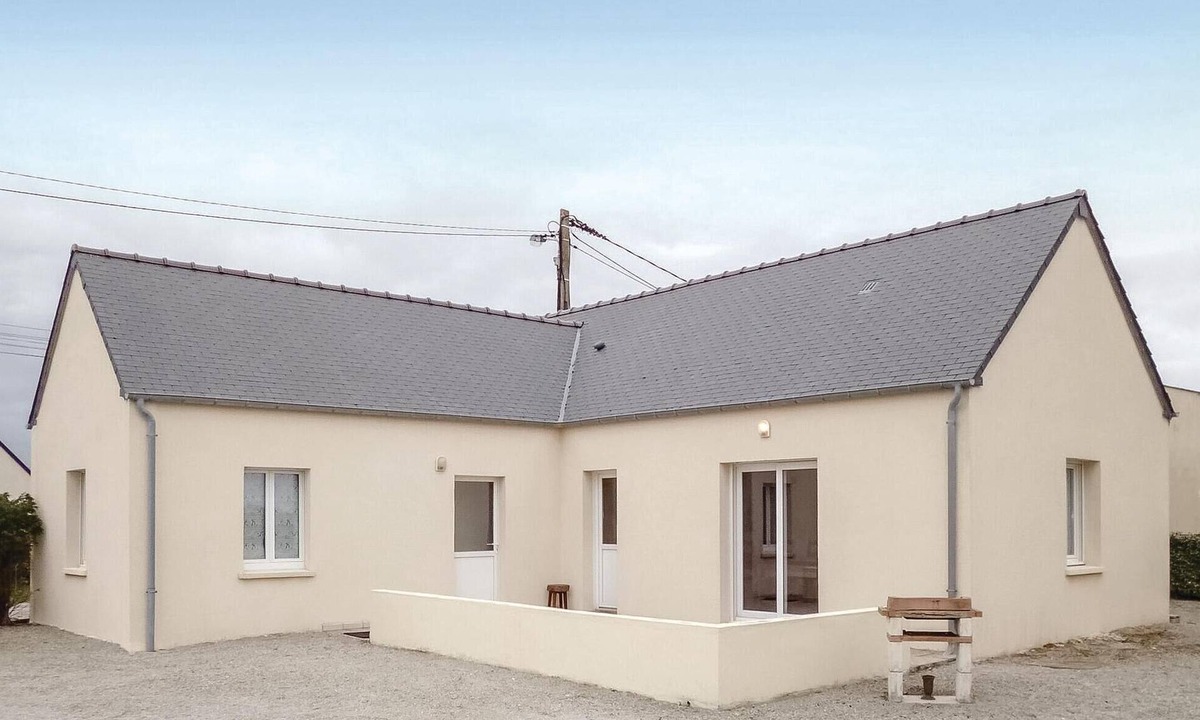 Saint-Marcouf House | Pet friendly home in St. Marcouf De L'Isle