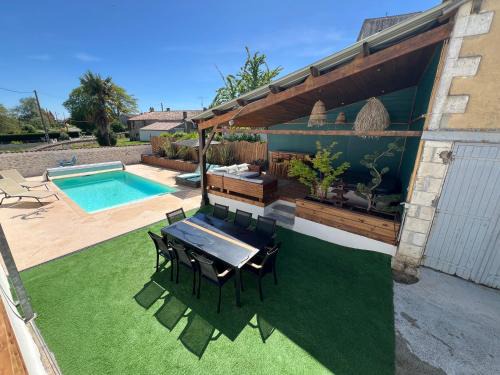 Lussant House | Piscine chauffée, spa & ambiance paillote proche des plages de Fouras