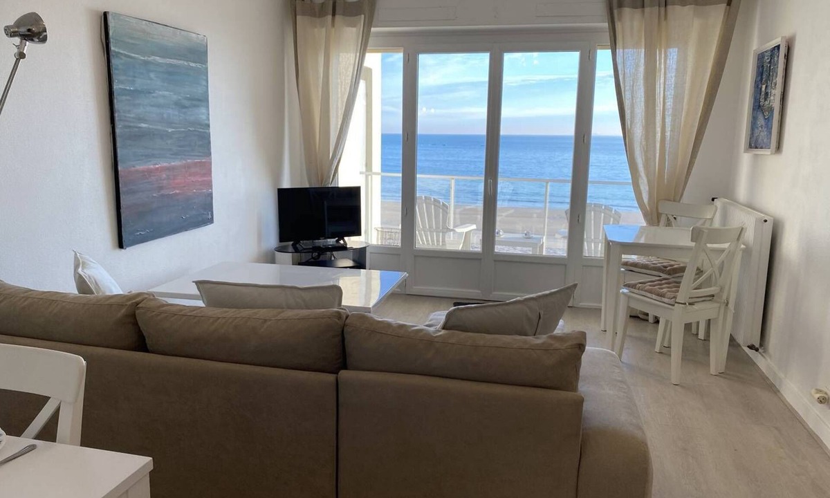 Saint-Cast-le-Guildo Apartment | Pleasant apartment with sea view for 4 people