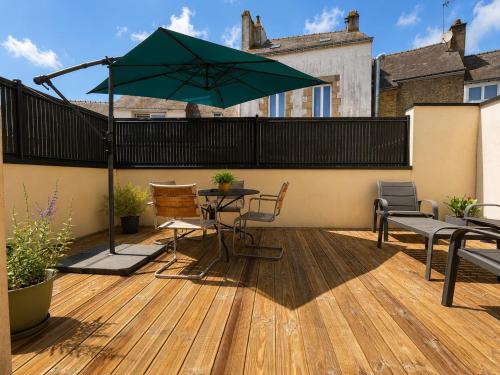 Auray Apartment | Plein centre Auray - Spacieux duplex T2 avec grande terrasse ensoleillée