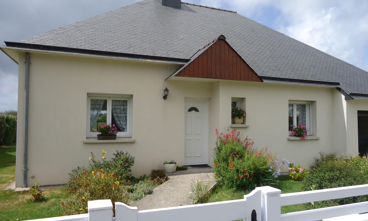 Le Fort Bloque Villa | Pretty Contemporary Single Storey House 300 Meters From The Beach