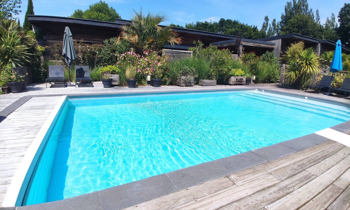 Le Tour-du-Parc Apartment | Pretty cottage with swimming pool 5 minutes from the beach under the name "ILUR".