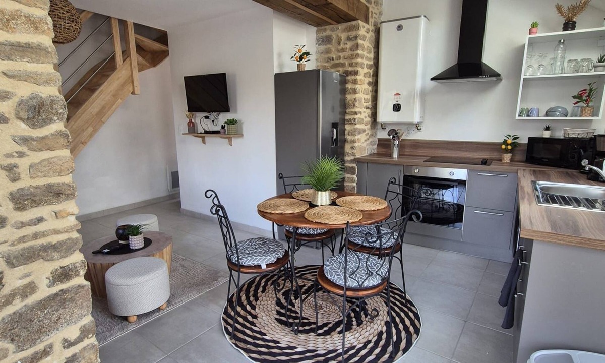 Henon Apartment | Pretty little stone house in the countryside