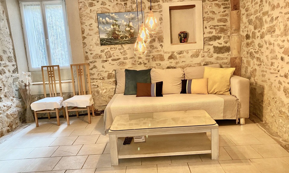 Fontcouverte House | Pretty renovated house in rural village