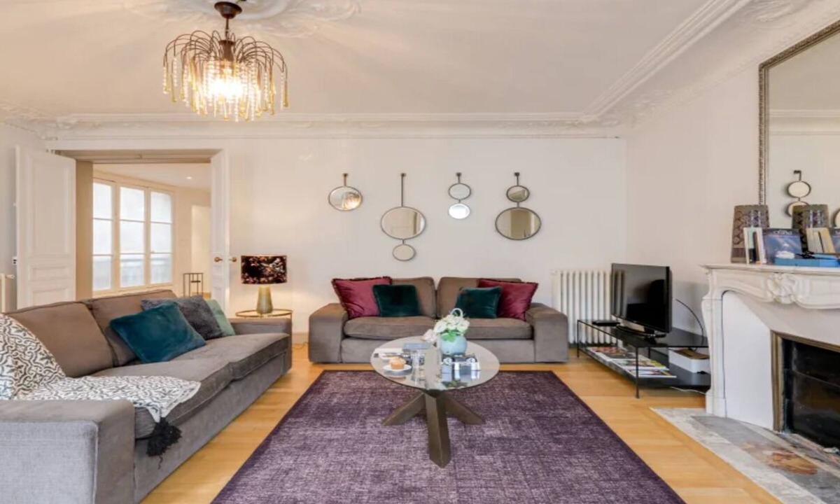 L'Europe Apartment | Pristine 180m Apartment Near Saint-Lazare