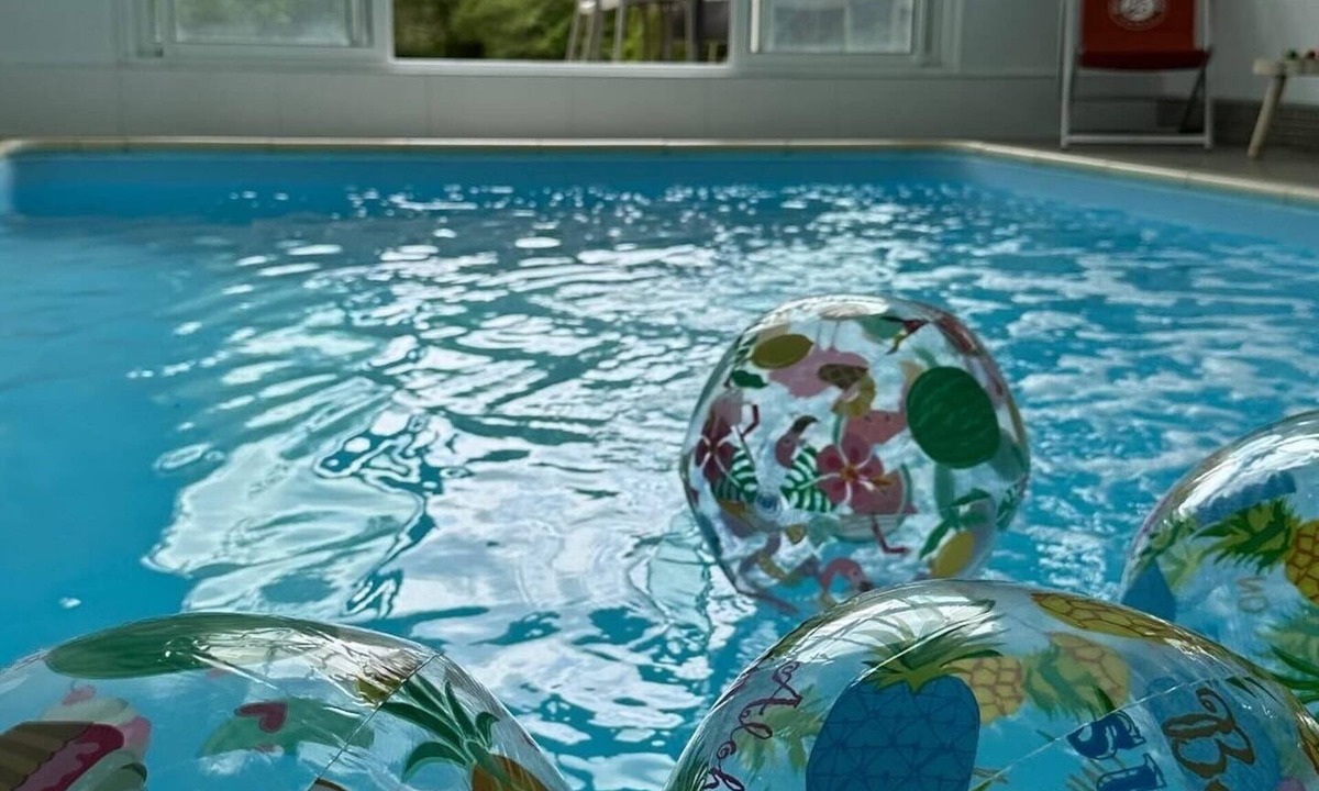 Locoal-Mendon House | Private indoor heated swimming pool (salt) 29 degrees direct from the living room.