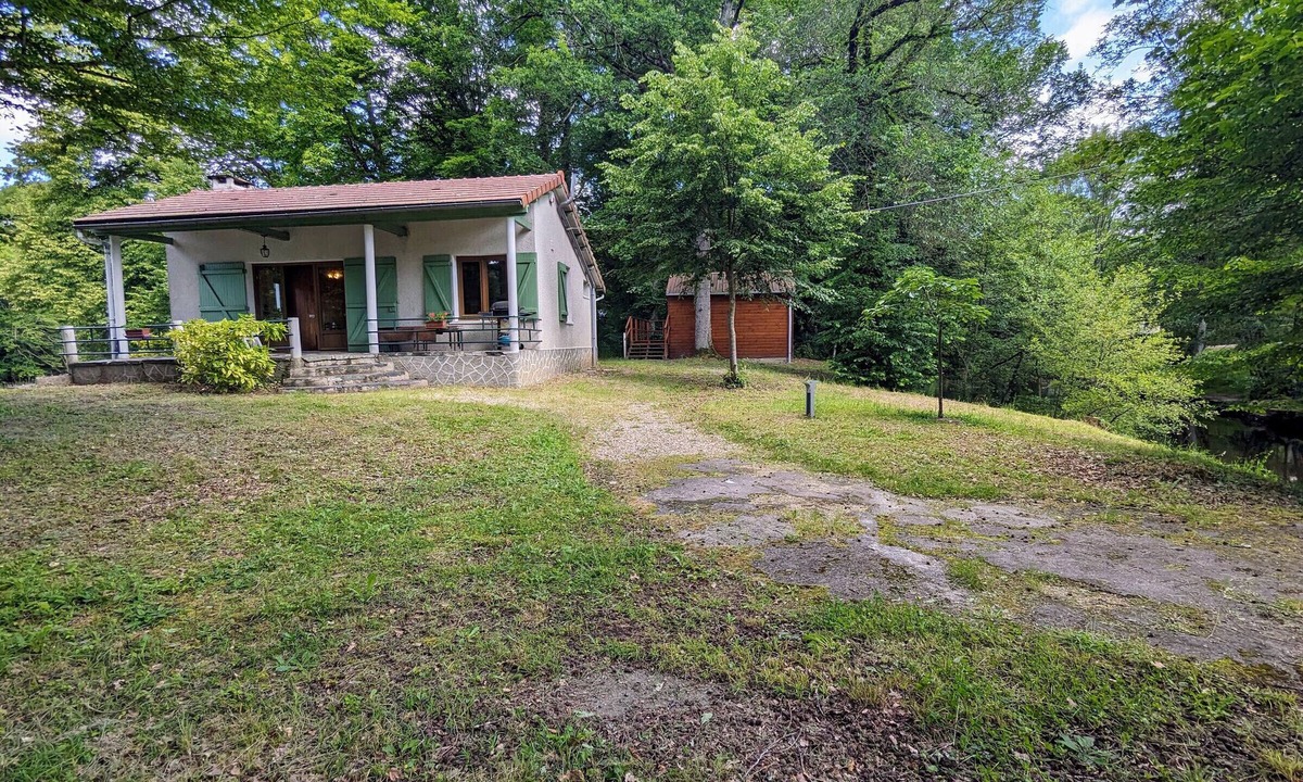 Le Menoux Cottage | Private island in Berry - Riverside paradise
