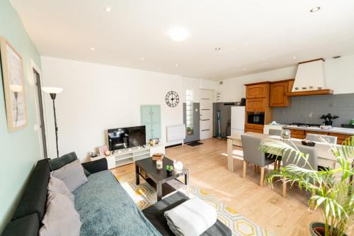 Plaine Centre Ville Apartment | Proche A7 et Lyon Clim Netflix Logement 8 personnes