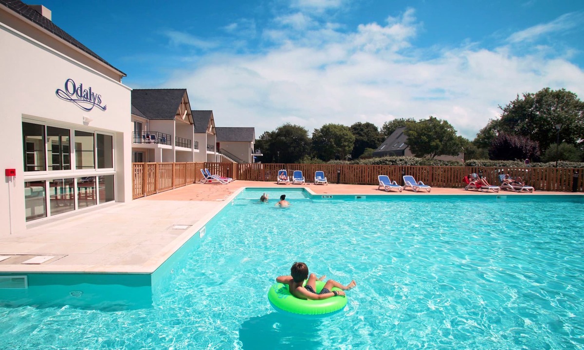 Baden Condo | Proche des plages | Piscine Extérieure Chauffée !