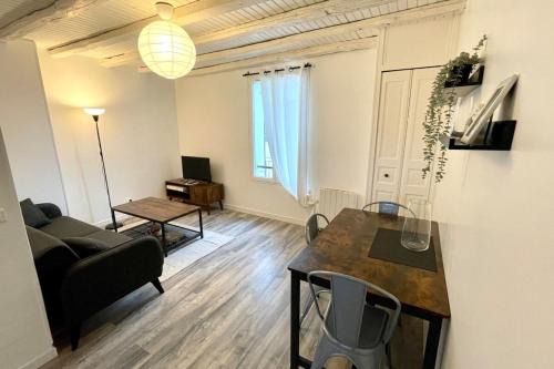 Montereau-Fault-Yonne Apartment | Proche Fontainebleau - Chez Christophe