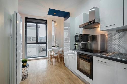 Bourgoin-Jallieu Apartment | Proche Gare, parking couvert, Wifi