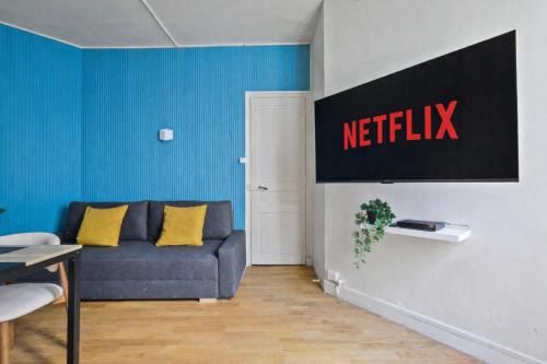 Quartier de la Monnaie Apartment | Quartier Luxembourg 1 Bedroom Apartment-Netflix