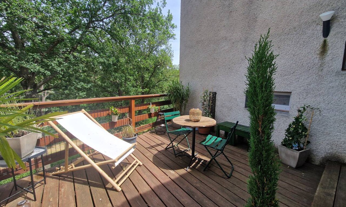 Vieille-Brioude Apartment | Quiet Apartment 50 m from a River with Private Terrace