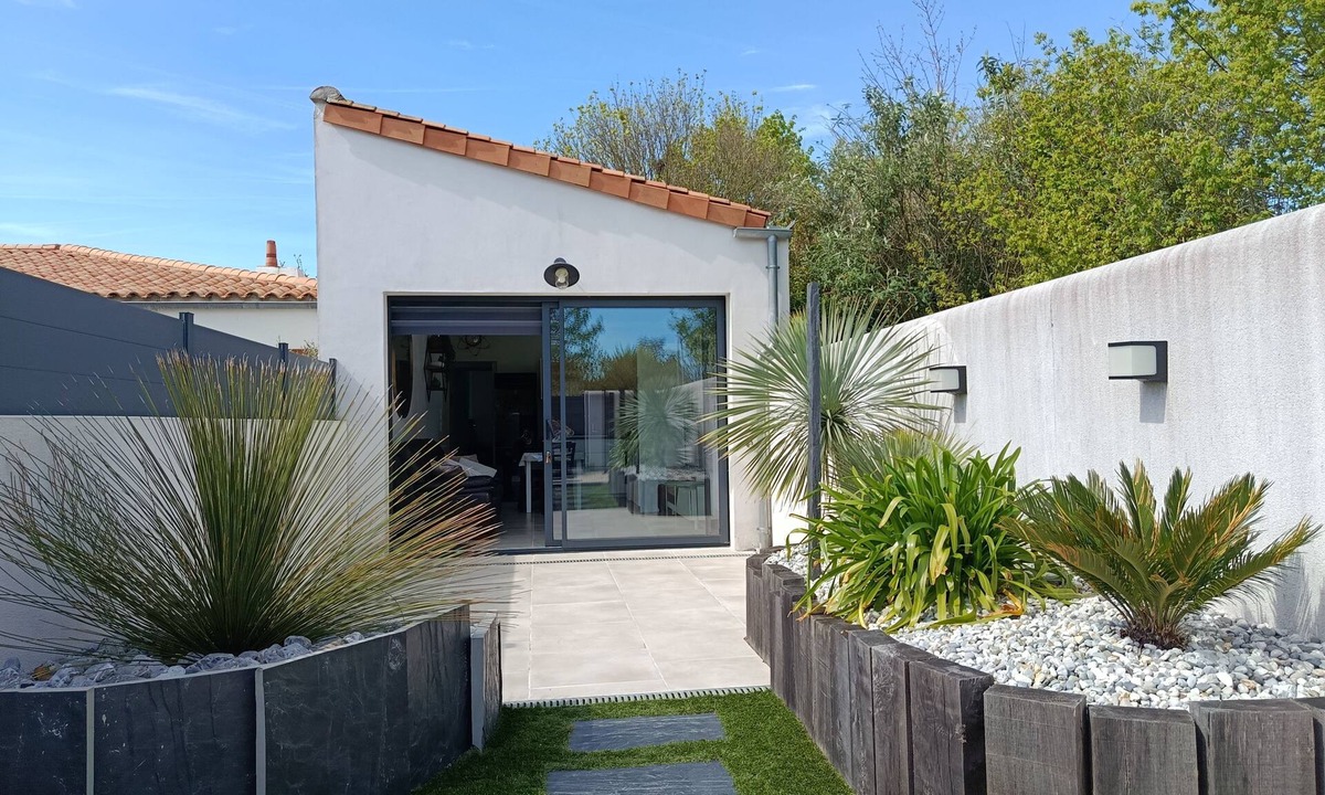 LHoumeau House | Quiet cocoon 1★ with private terrace - at the gateway to La Rochelle & Île de Ré