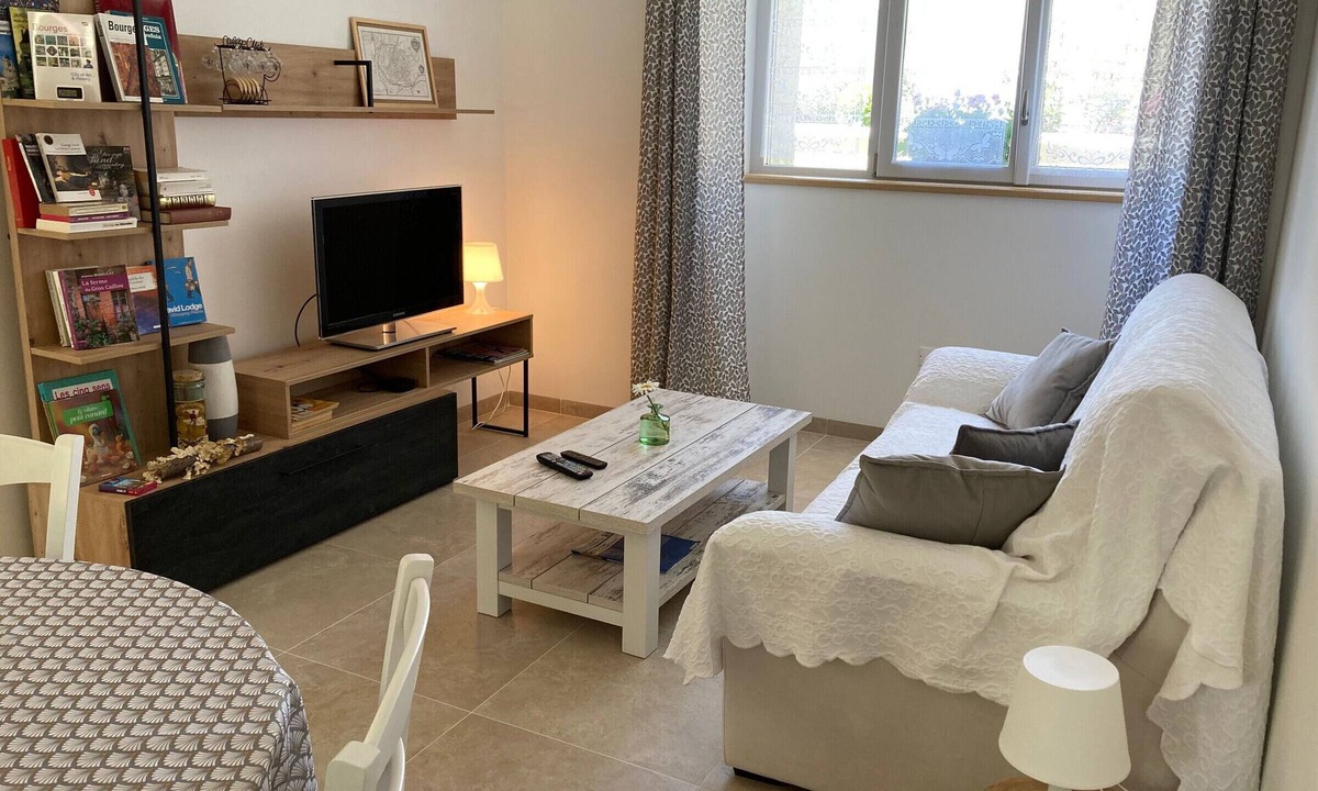 Saint-Doulchard Cottage | Quiet cottage with garden and wifi in Saint-Doulchard