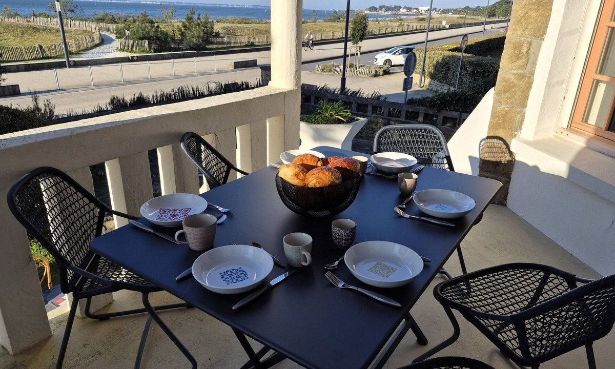 Carnac Villa | Quiet seaside villa with character, 7 bedrooms, 6 bathrooms