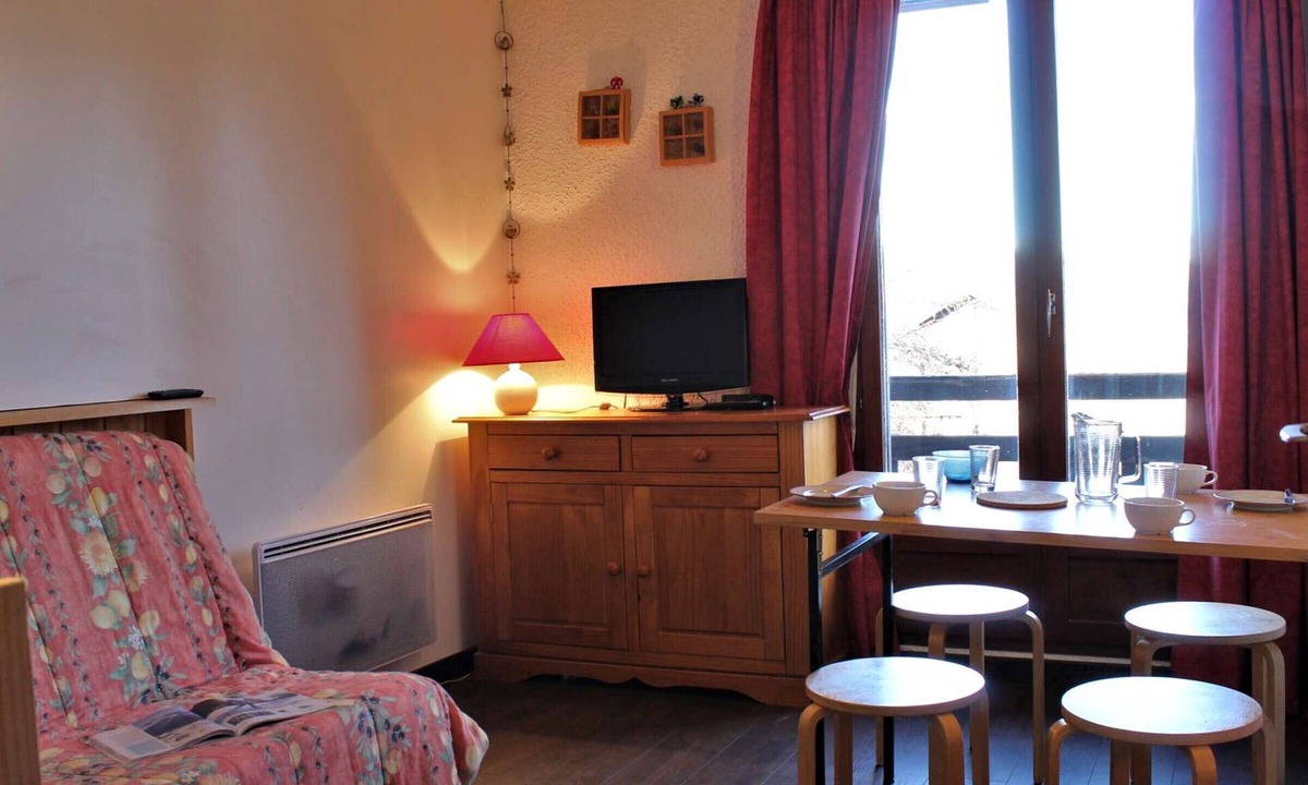 Risoul Apartment | Quiet studio cabin, 4 pers, ski-in/ski-out - Risoul 1850