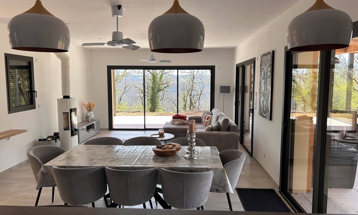 Saint-Jean-de-Laur House | Recent house surrounded by a natural park