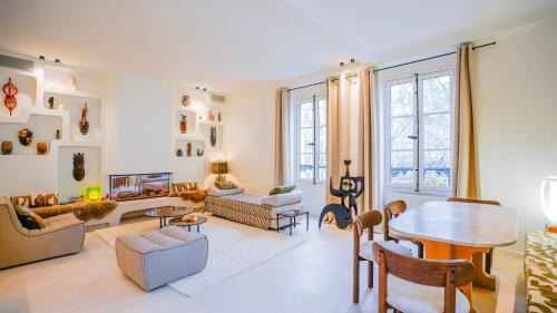 Quartier de la Monnaie Apartment | Refined Elegance in Central Paris