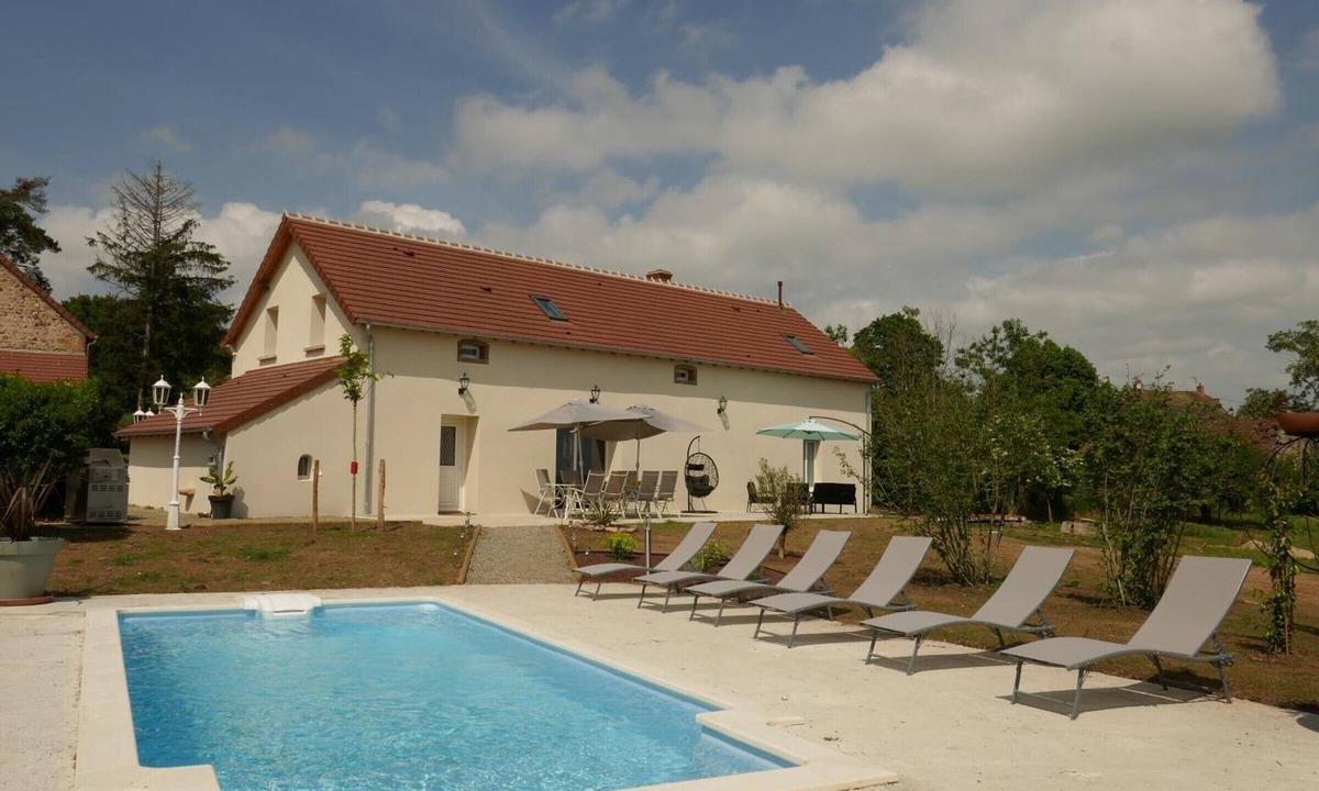 Louroux-Hodement Cottage | Relaxing stay with private pool and activities in Haut-Bocage