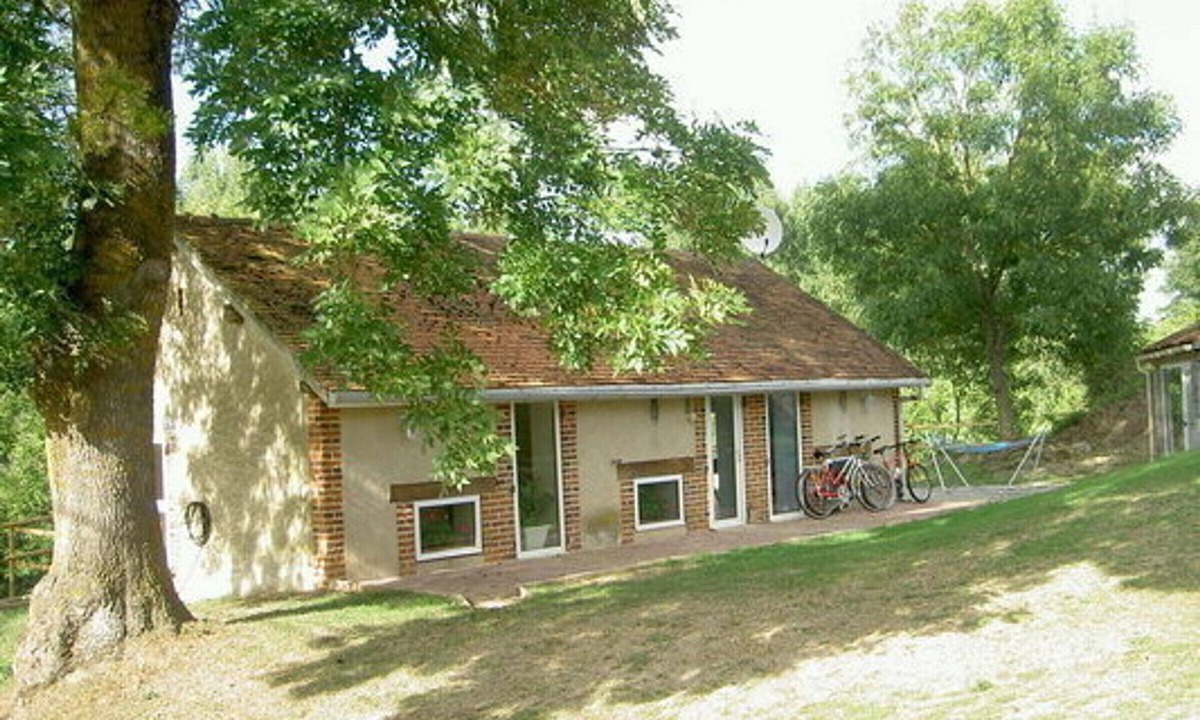Chatel-de-Neuvre Cottage | Renovated cottage, pets allowed, garden - La Tourne