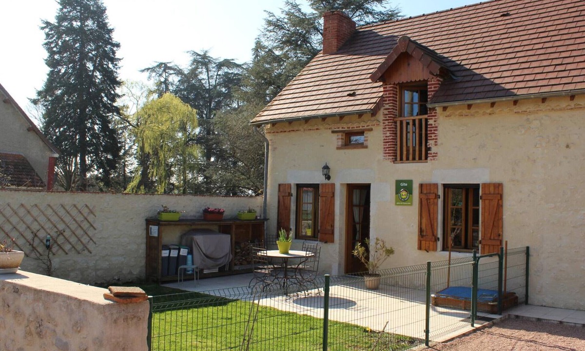 Barberier Cottage | Renovated cottage with terrace, pets allowed near St Pourçain