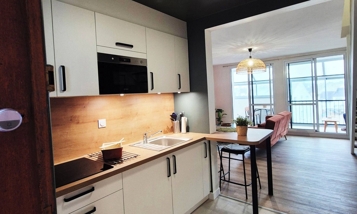 Roscoff Apartment | Renovated duplex apartment in residence on 3rd floor with elevator.