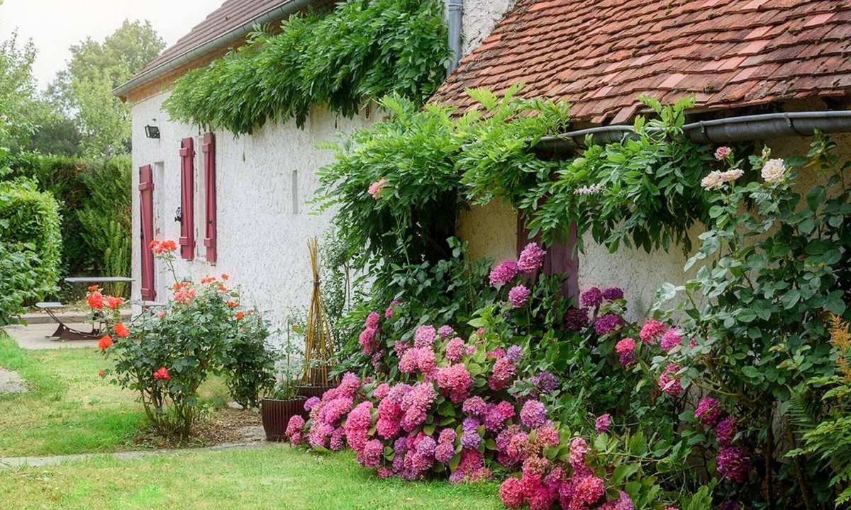 Franchesse Cottage | Renovated house with enclosed garden and pets allowed