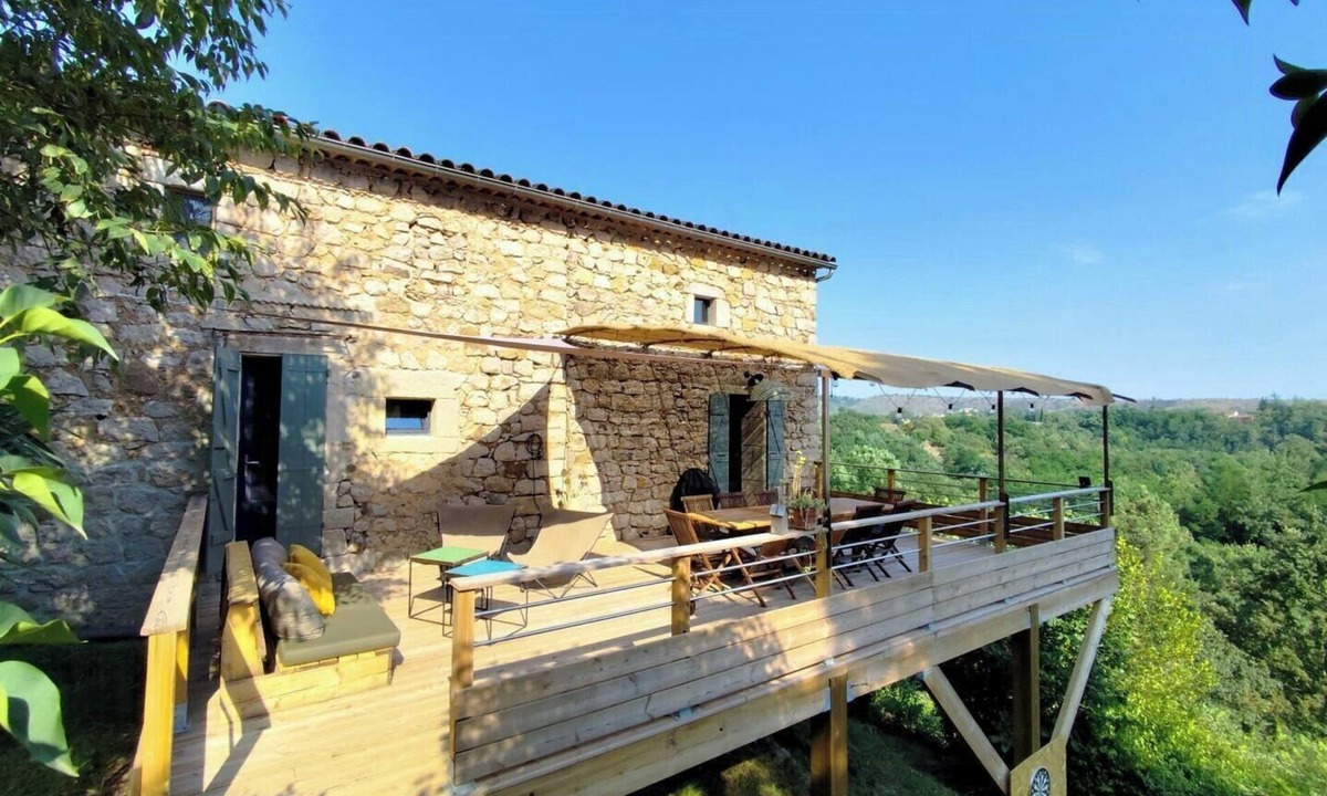 Joyeuse House | Renovated silk farm in Joyeuse