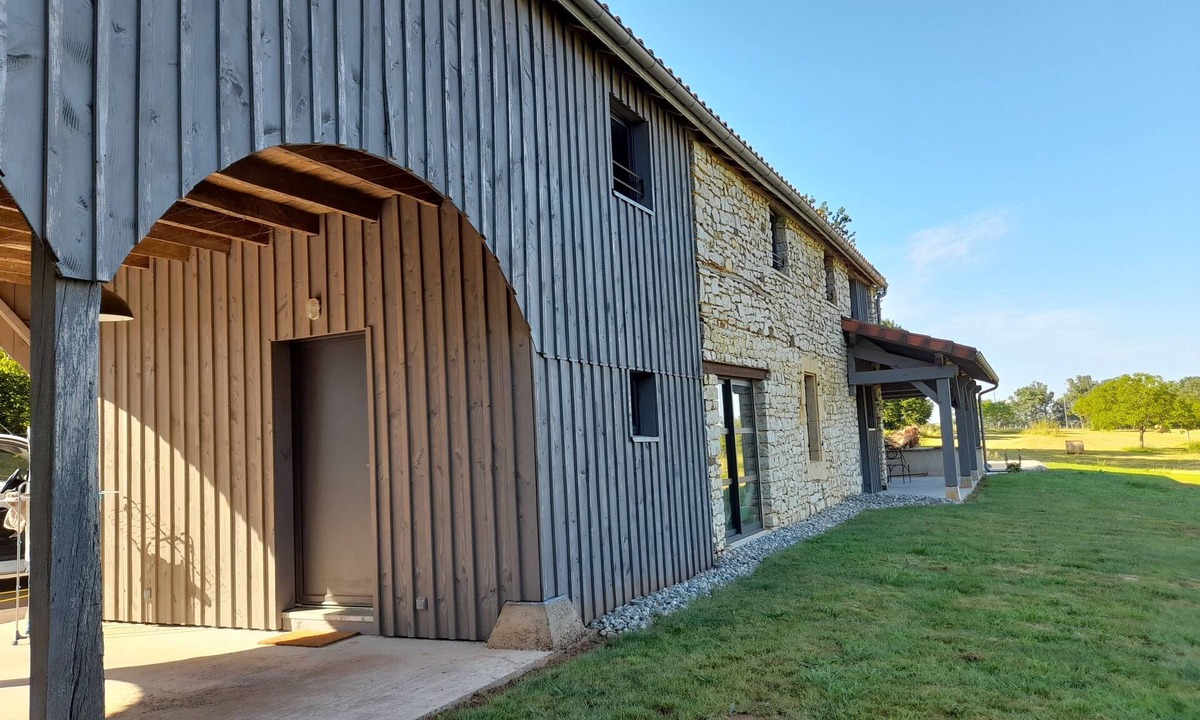 Payrignac House | Renovated stone barn with swimming pool between Lot and Dordogne