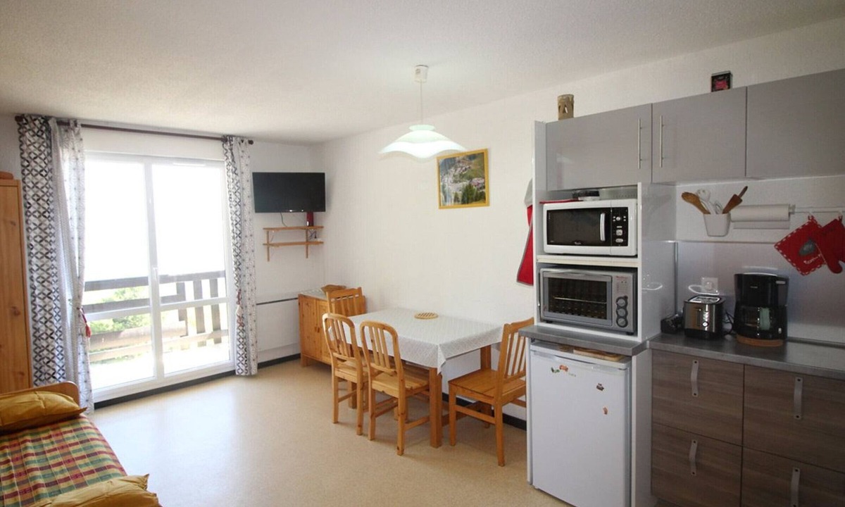 Auris Apartment | Renovated studio cabin for 4 near slopes with parking - Auris en Oisans