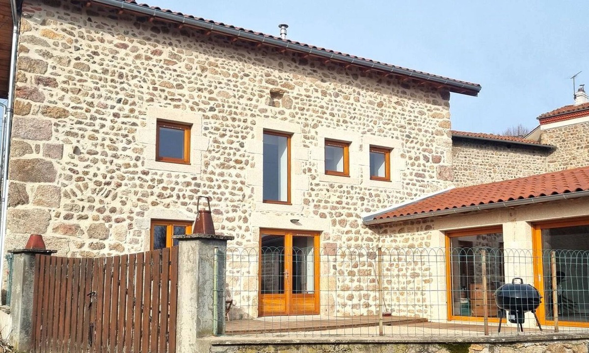 Verrieres-en-Forez Cottage | Renovated traditional farmhouse with private courtyard in Verrières-en-Forez