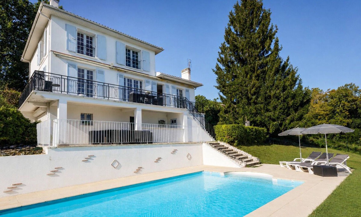 Pujols Villa | Rocaille, villa with private pool, views, privacy, comfort and service