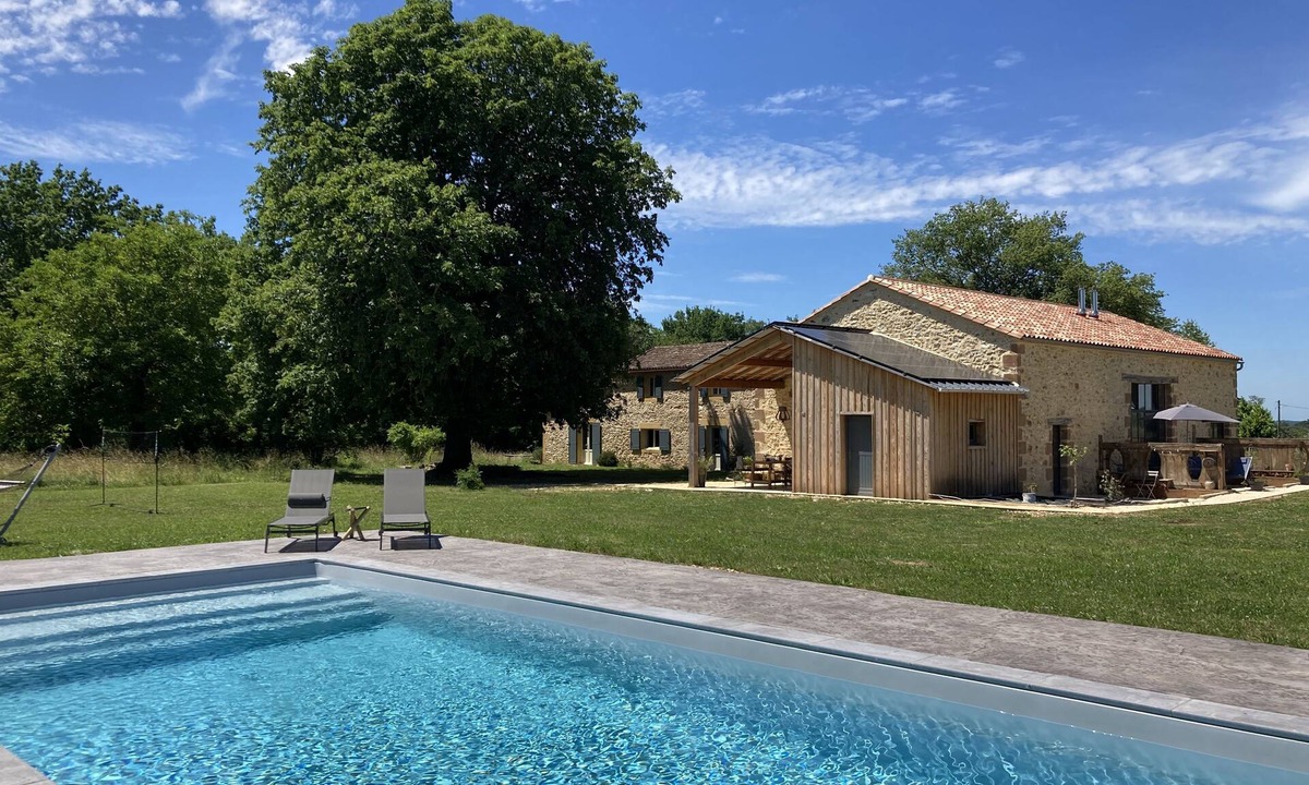 Monpazier House | Romantic holiday accommodation sleeps 4, with shared swimming pool in Dordogne