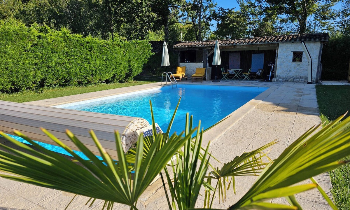 Sauveterre Cottage | Romantic holiday cottage with private pool and massage treatments – for 2 people
