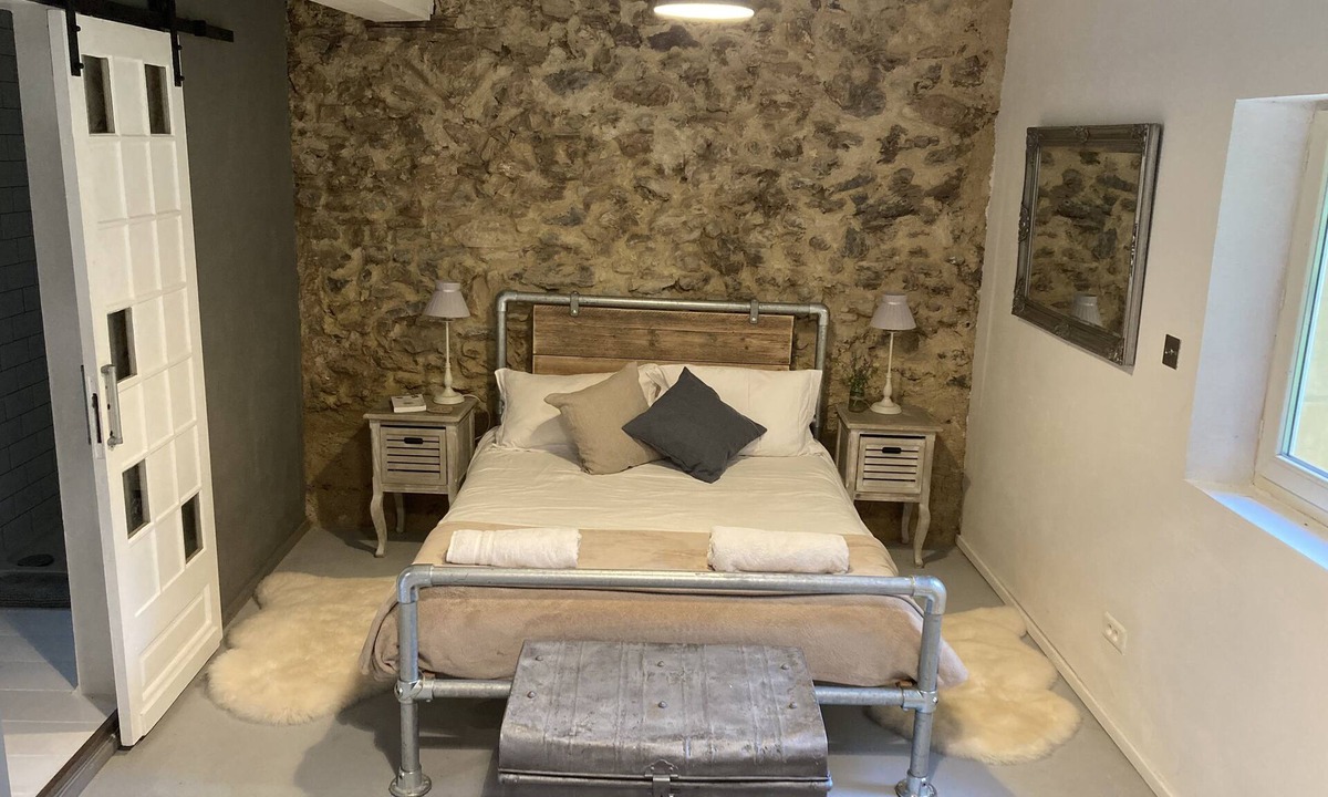 Monpazier Apartment | Romantic one bedroom studio apartment with pool , walking distance to Monpazier