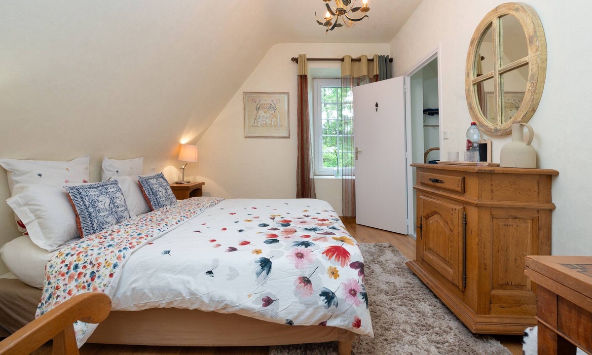 Saint-Ave Apartment | Room 'Chambre Campagne' with Shared Pool, Shared Terrace and Wi-Fi