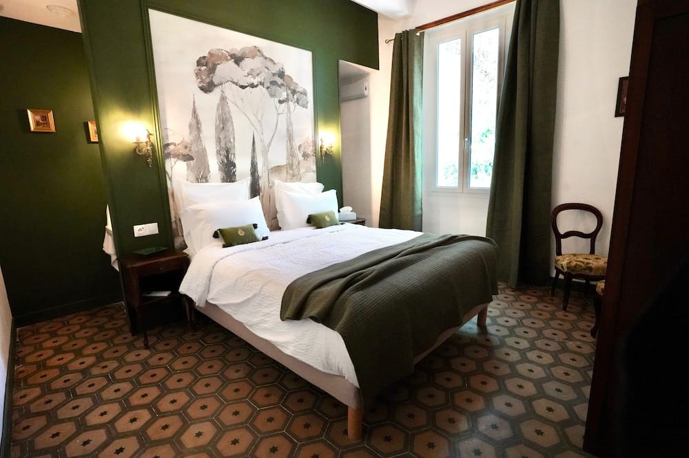 Treilles Apartment | Room “Garrigue” with Shared Terrace, Wi-Fi and Air Conditioning