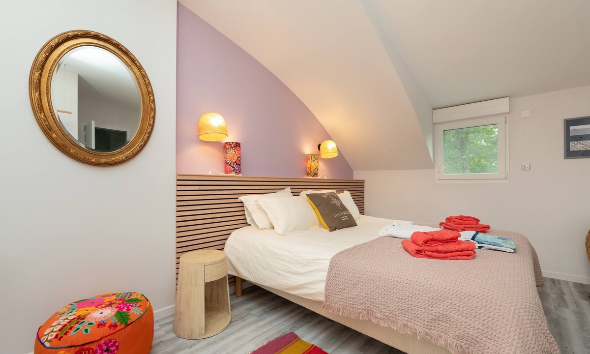 Ploeren Bed & Breakfast | Room 'Hoëdic' with Shared Terrace, Wi-Fi, and Air Conditioning