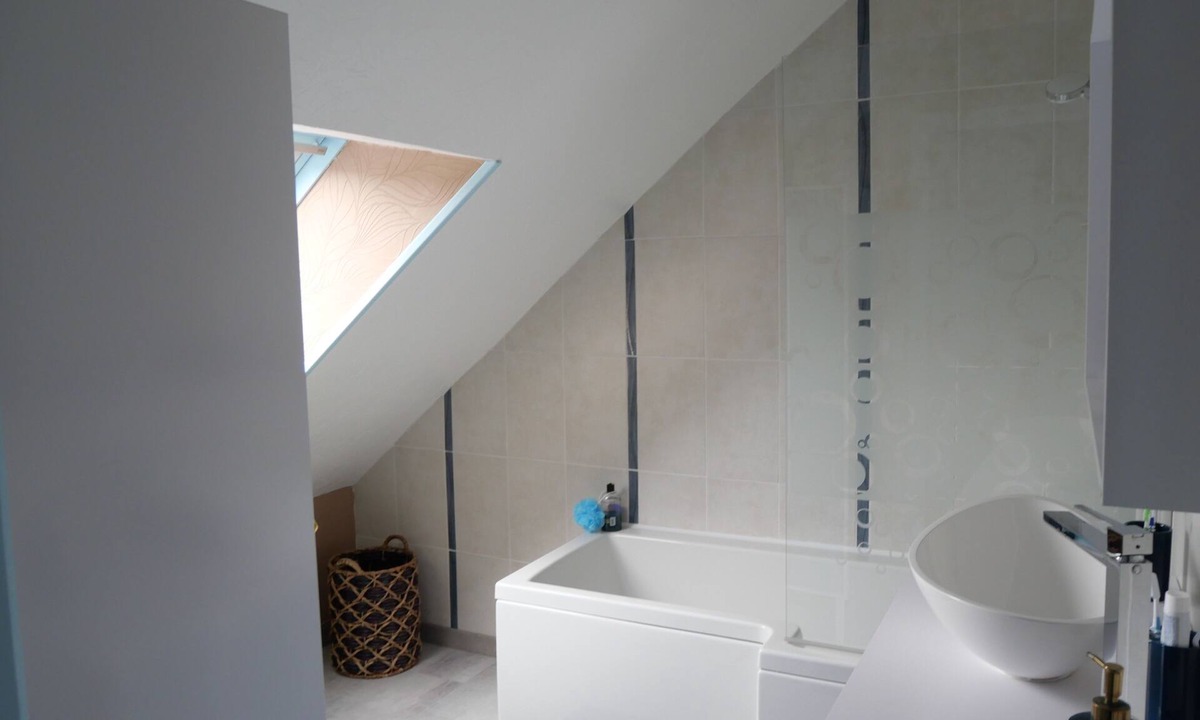 Sille-le-Philippe House | Room in residential area 20 minutes from Le Mans racetrack. Breakfast included.