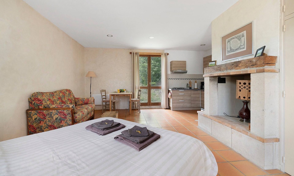 Puycelci Apartment | Rural Studio at the Foot of Puycelsi