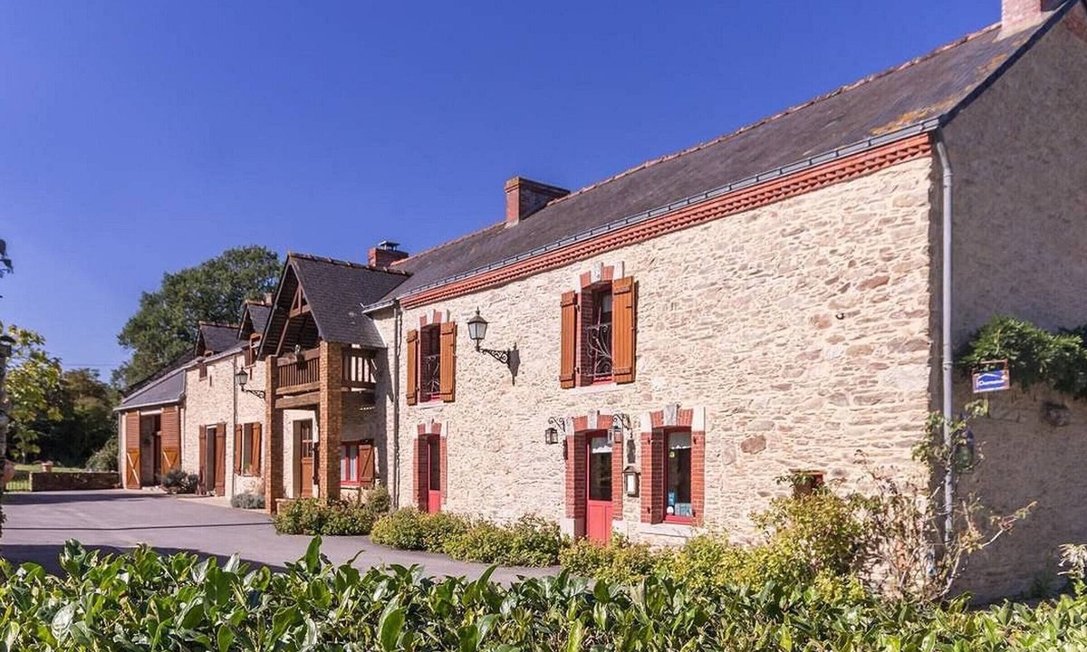 Bouvron Bed & Breakfast | Rustic Getaway: Cozy Room, Private Bath, Breakfast, and Family Friendly in Bouvron