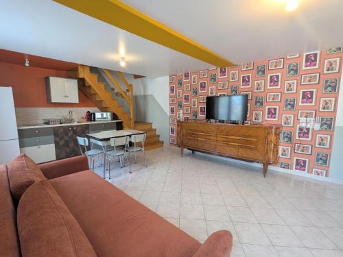 Chabris House | Séjour champêtre avec piscine partagée à Chabris - FR-1-591-739