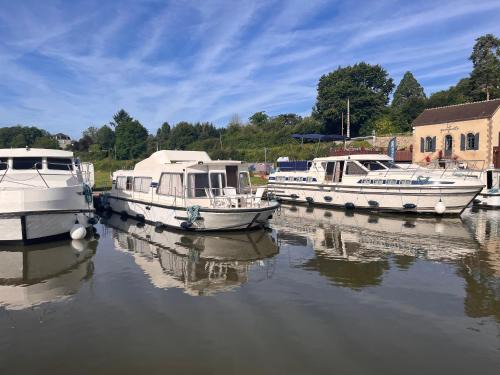 Chatillon en Bazois Boat Rental | Séjour Insolite sur Bateau à Quai en Bourgogne - API-1-46-25