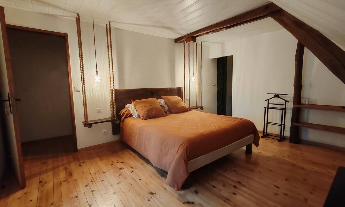 Escandolieres Bed & Breakfast | “Sans Chichi Chambres Et Table” Guesthouse with Shared Terrace, Garden, and Wi-Fi