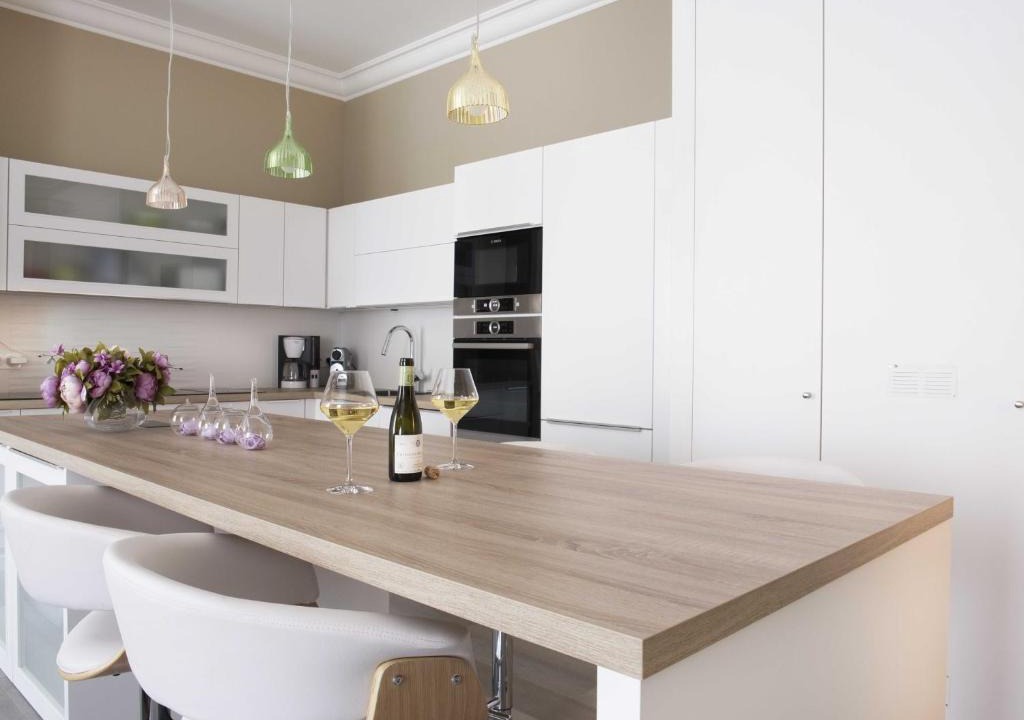 Beaune City Centre Bed & Breakfast | Sasha's place 68m3 appartement Beaune centre moderne