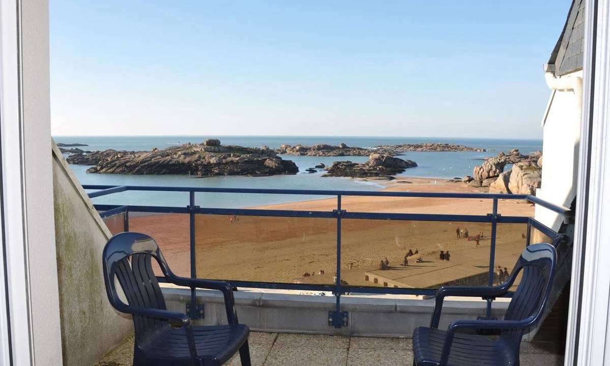 Tregastel Apartment | Seaside apartment with terrace in Trégastel with parking